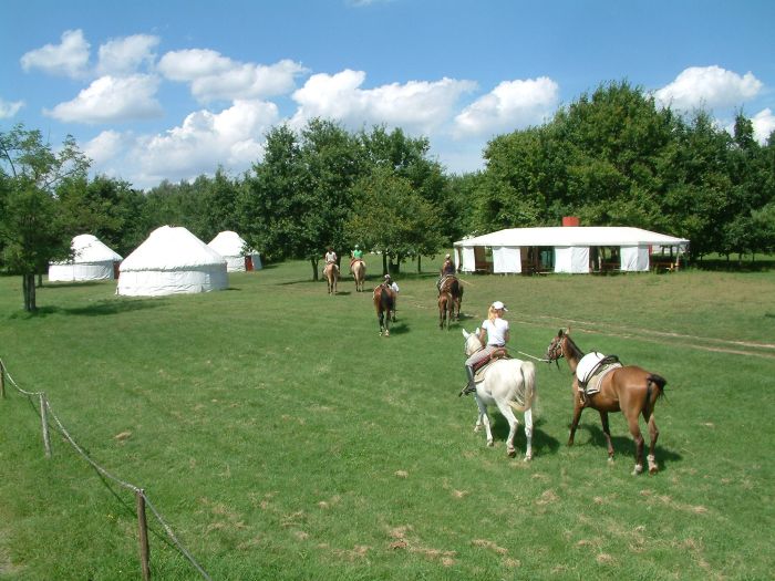 Chevauchée en étoile à travers les steppes hongroises